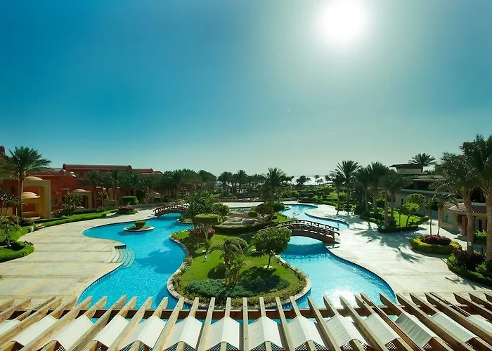 Grand Plaza - Families And Couples Only