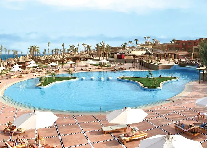 Grand Plaza - Families And Couples Only